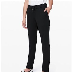Lululemon on the fly black pant (size 12)